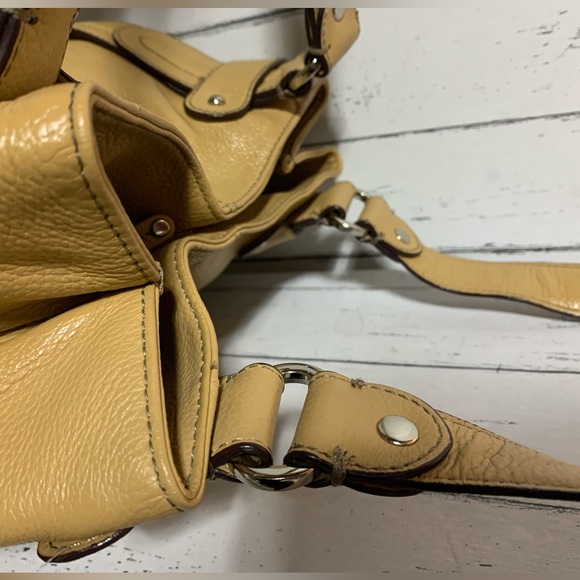 Tignanello Leather Shoulder Purse - Multi-Pocket Bag - Stylish and Functional - Picture 11 of 13